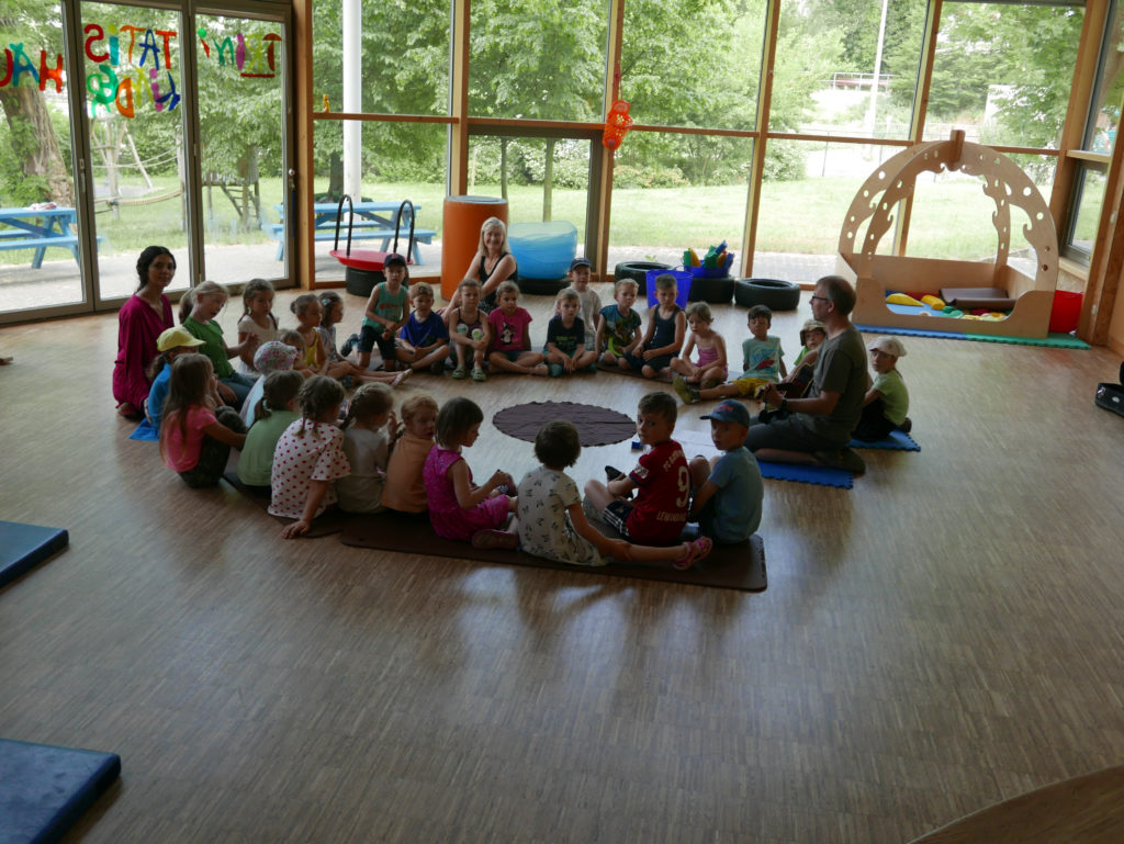 Ev.-Luth. Kirchgemeinde Riesa | Morgenkreis im Kindergarten